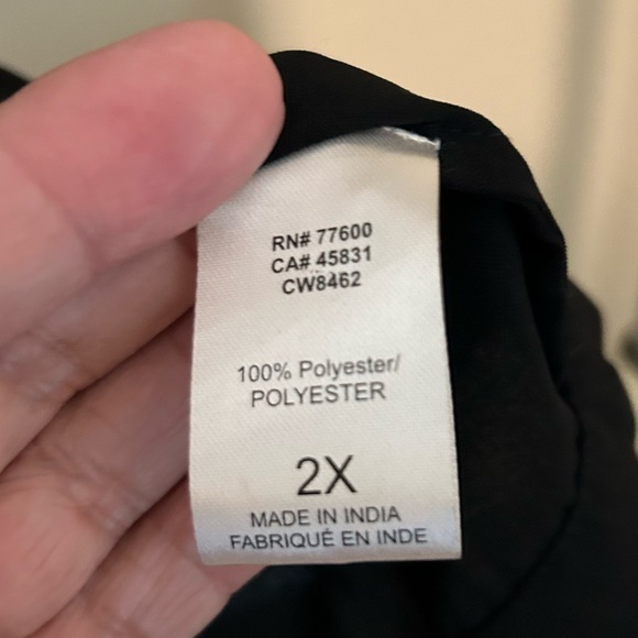 NWT Women’s plus size top with sewn in stars and moon in gold - Picture 3 of 5